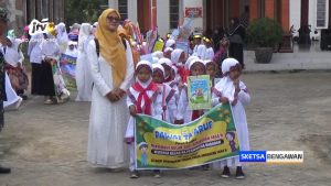 Meriahnya Pawai Taaruf Tutup Soeci UNIBA Madura