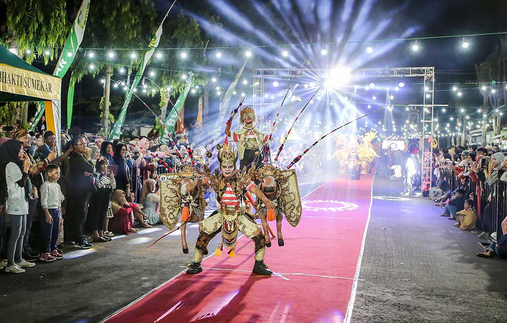 Keris, Simbol Budaya Madura Bersinar di Ethnic Carnival 2024