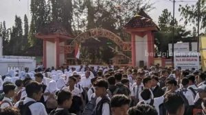 Bekas Kebakaran SMKN 1 Sumenep Tak Dipagari, Siswa Bermain di Dekat Reruntuhan