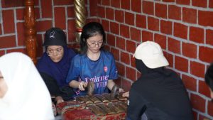 Mahasiswa UTM Bukukan Sejarah Desa Jarin, Warisan Budaya Terjaga