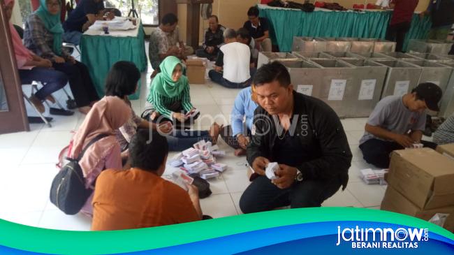 2 Juta Surat Suara Pilwali Surabaya Tiba!  KPU Siap Sortir Jelang H-1