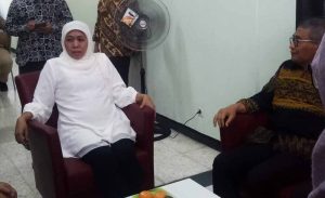 Khofifah Ajak Pemuda Jaga Demokrasi: "Jangan Cuma Penggembira!"