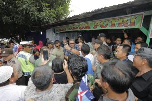 Bupati Sumenep Makan di Warung Pinggir Jalan, Bukti Hidup Sederhana