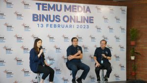 BINUS International menawarkan solusi bagi lulusan SMA Indonesia yang mendambakan pendidikan internasional tanpa harus mengeluarkan biaya besar untuk kuliah di luar negeri selama empat tahun.  Melalui program gelar ganda (double degree), BINUS International memungkinkan mahasiswa meraih gelar dari universitas internasional ternama,  sekaligus merasakan pengalaman belajar global tanpa harus meninggalkan Indonesia dalam jangka waktu lama.  Hal ini dimungkinkan berkat kerja sama BINUS International dengan berbagai universitas terkemuka di dunia.