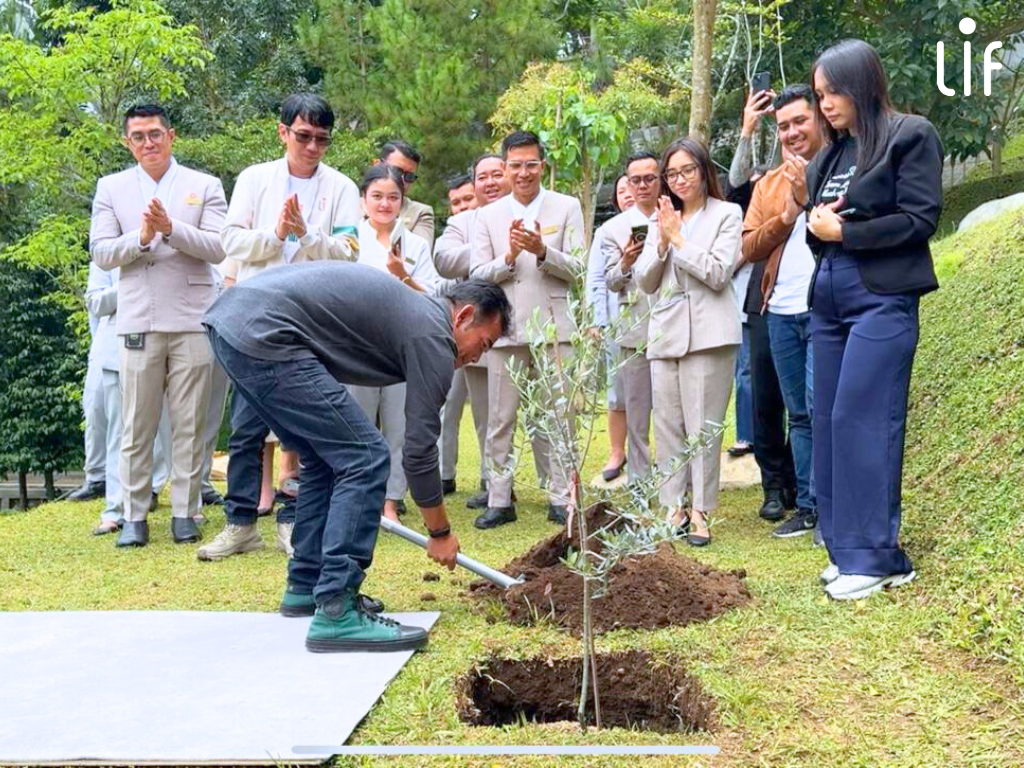 LIF Indonesia dan Benih Baik Dukung Program CSR Penanaman Pohon di The Gaia Hotel Bandung