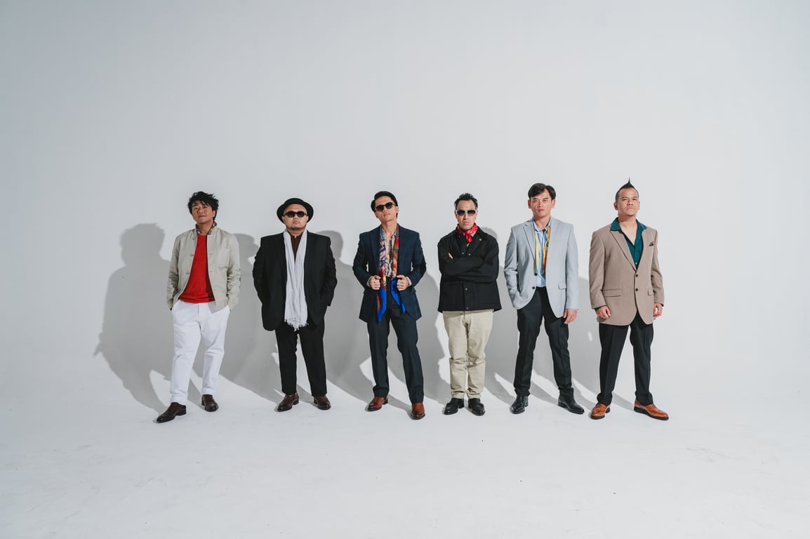 Nidji menutup tahun 2024 dengan merilis dua single baru, "Lampu Hati" dan "Zayang-Zayang", sebagai preludium untuk album terbaru mereka, "Manifestasi Hati".  MaduraPost melaporkan,  "Lampu Hati", ciptaan Andro (bassist Nidji), menceritakan tentang perpisahan yang penuh makna.  Lagu ini menyampaikan pesan bahwa bahkan dalam kegelapan, hati tetap bisa menjadi sumber kekuatan dan penerang jalan hidup.  Andro menjelaskan, "Pesannya, meski di ujung jalan buntu, kita masih bisa menyalakan lampu hati untuk menerangi hidup."  Ariel (gitaris Nidji) menambahkan, "Semoga masing-masing kita tetap ingat untuk menggunakan lampu hati dalam perjalanan hidup."