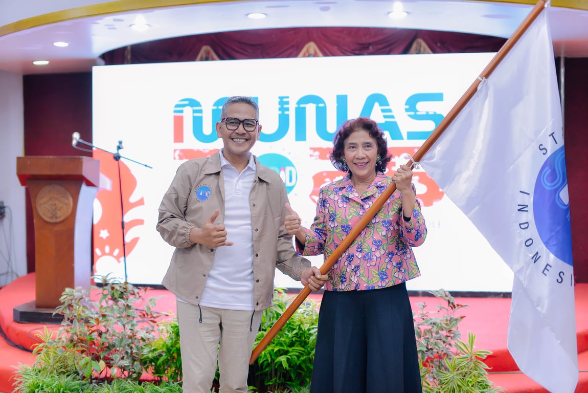 Susi Pudjiastuti Pimpin Stand Up Paddle Indonesia Periode 2025-2028