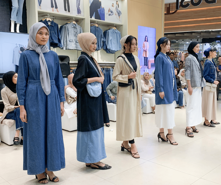 Rayakan Ramadan dengan Koleksi Denim Terbaru DUST: “Ramadan Soiree Effortless Denim Rayya”