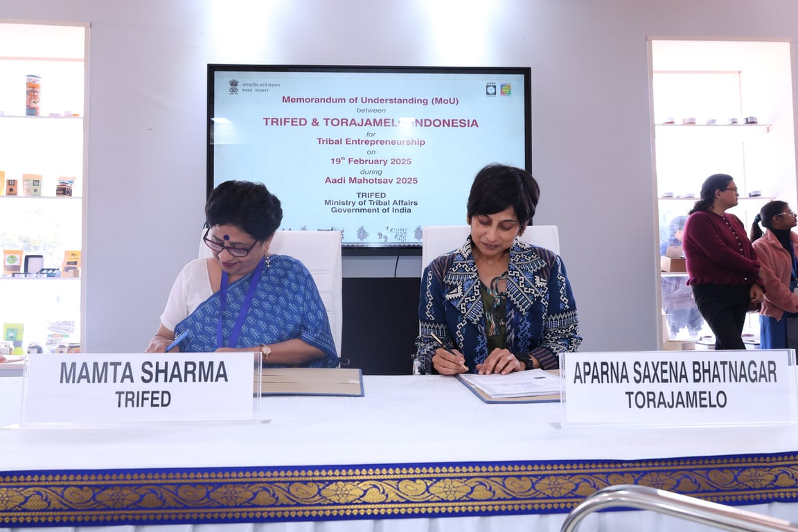 TRIFED, sebuah organisasi di bawah Kementerian Urusan Kesukuan Pemerintah India, telah menandatangani Nota Kesepahaman (MoU) dengan Reliance Retail, HCL Foundation, dan Torajamelo Indonesia untuk mengembangkan kewirausahaan suku terasing.  MaduraPost melaporkan bahwa penandatanganan MoU ini dilakukan pada 19 Februari 2025, selama acara "Aadi Mahotsav" di Stadion Nasional Mayor Dhyan Chand, New Delhi.