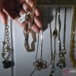 Sabtu ini harga emas UBS, Antam, Galeri24 di Pegadaian kompak melemah
