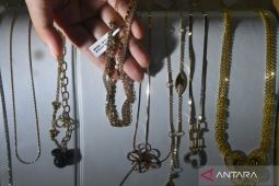 Sabtu ini harga emas UBS, Antam, Galeri24 di Pegadaian kompak melemah