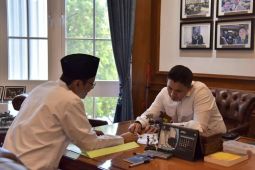 TERUNGKAP! Seskab-Mensos Godok Masa Depan Bansos dan Sekolah Rakyat