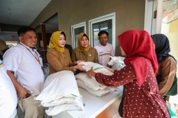 184 Ribu Warga Surabaya Panen Beras Gratis