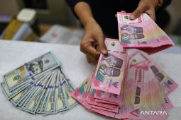 Rupiah Terguncang Investor Menanti Keputusan BI