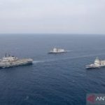 Kapal Induk Raksasa Italia Gemparkan Jakarta
