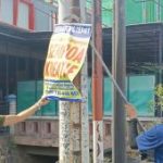 Satpol PP Ponorogo Sikat Spanduk Liar
