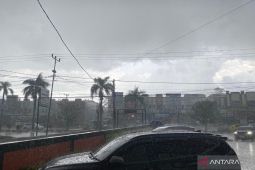 Waspada Hujan dan Gelombang Tinggi Hari Ini