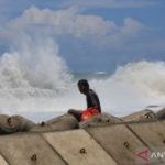 Waspada Banjir Rob dan Gelombang Tinggi