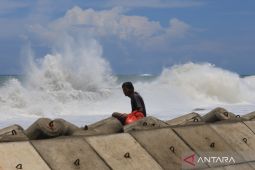 Waspada Banjir Rob dan Gelombang Tinggi