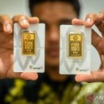 Harga Emas Antam Turun Drastis Hari Ini